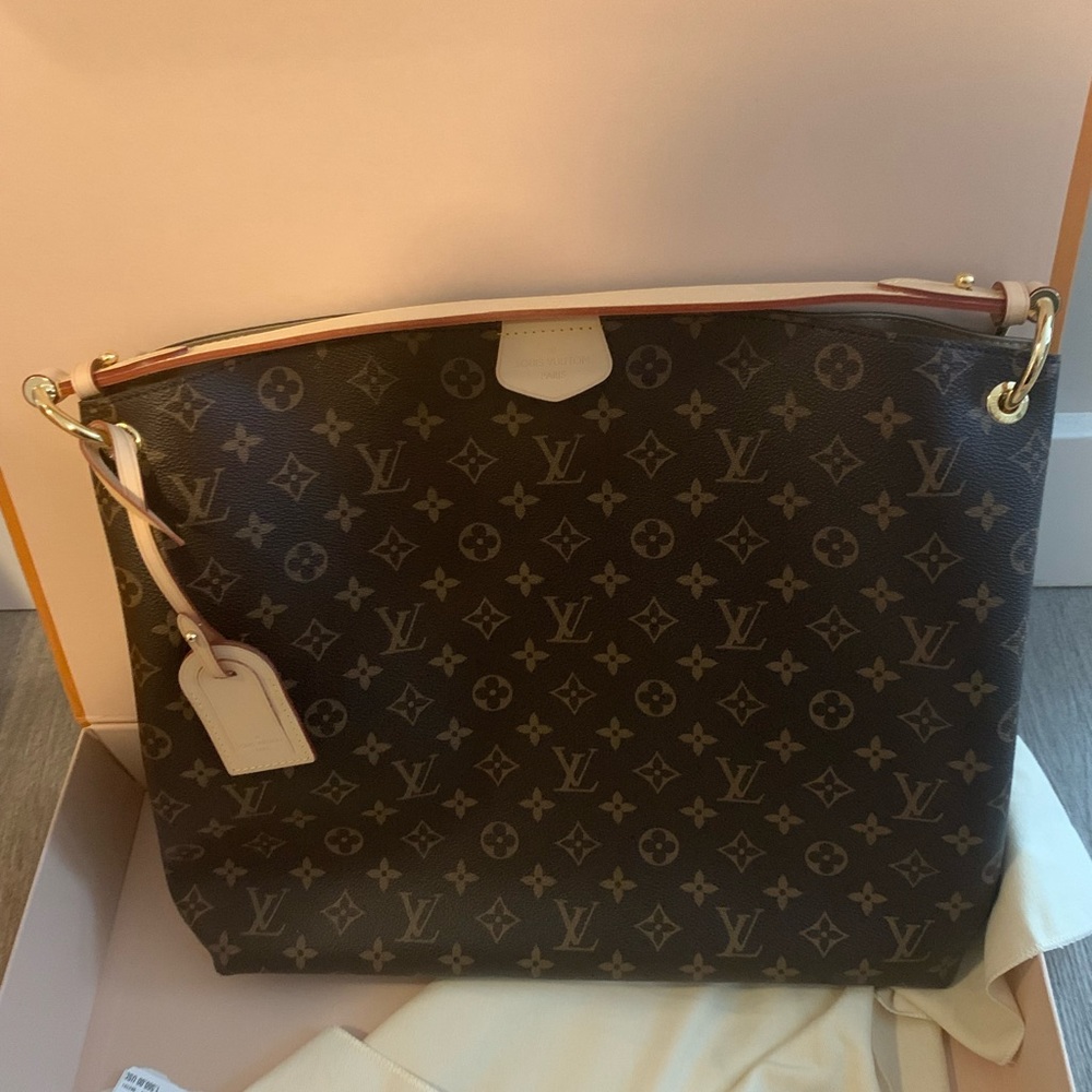 Graceful Louis Vuitton mm bag